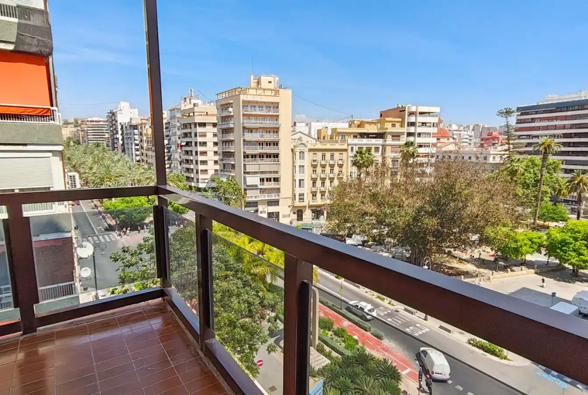 Piso en venta en Avenida Doctor Gadea, 27