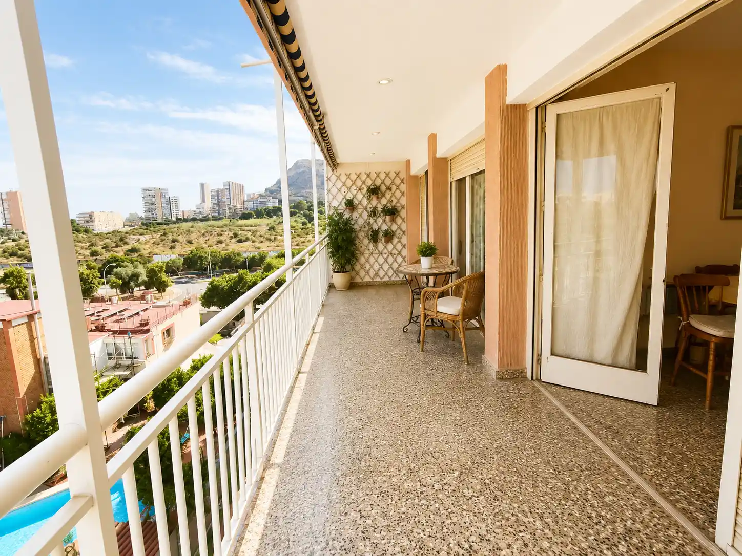 balcon Piso en venta en Calle Vial Flora de España